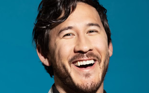 10 Things You Should Know About Markiplier– Digital Creator - Zentara.blog Markiplier, Mark Fischbach, YouTube gaming, horror games, Let's Play, Five Nights at Freddy's,